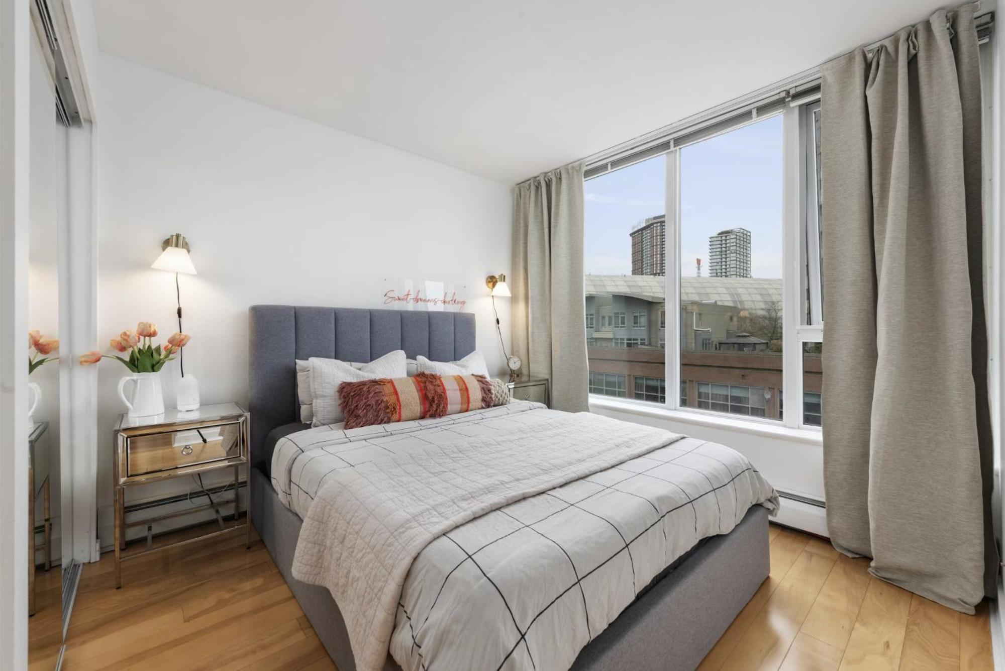 Lovely One-Bedroom Apartment With Pool, Hot Tub, And Gym In The Heart Of Downtown, Skytrain 3Min Away Vancouver Bagian luar foto