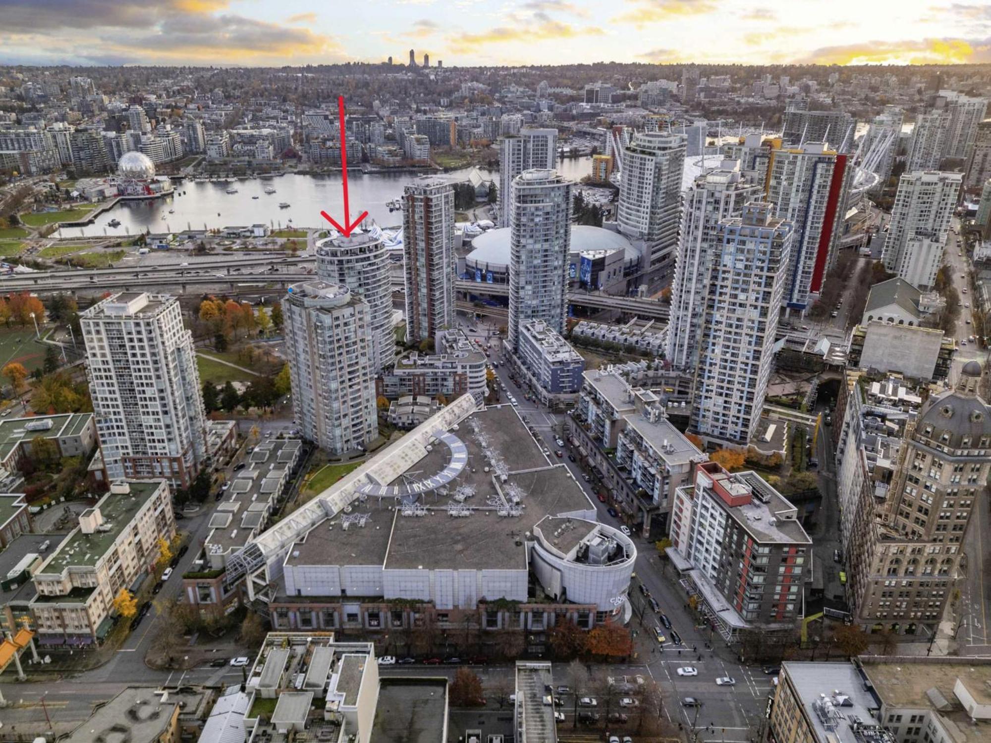 Lovely One-Bedroom Apartment With Pool, Hot Tub, And Gym In The Heart Of Downtown, Skytrain 3Min Away Vancouver Bagian luar foto