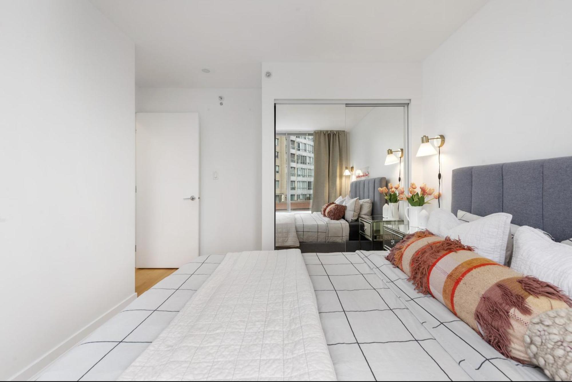 Lovely One-Bedroom Apartment With Pool, Hot Tub, And Gym In The Heart Of Downtown, Skytrain 3Min Away Vancouver Bagian luar foto